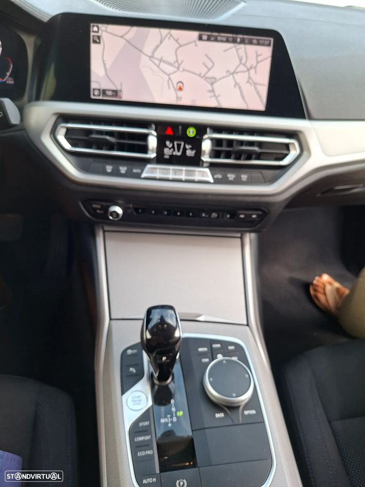 BMW 320 d Auto - 10