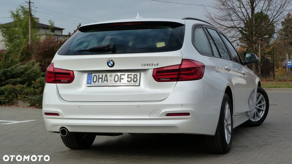 BMW Seria 3 318d Touring Sport Line - 36