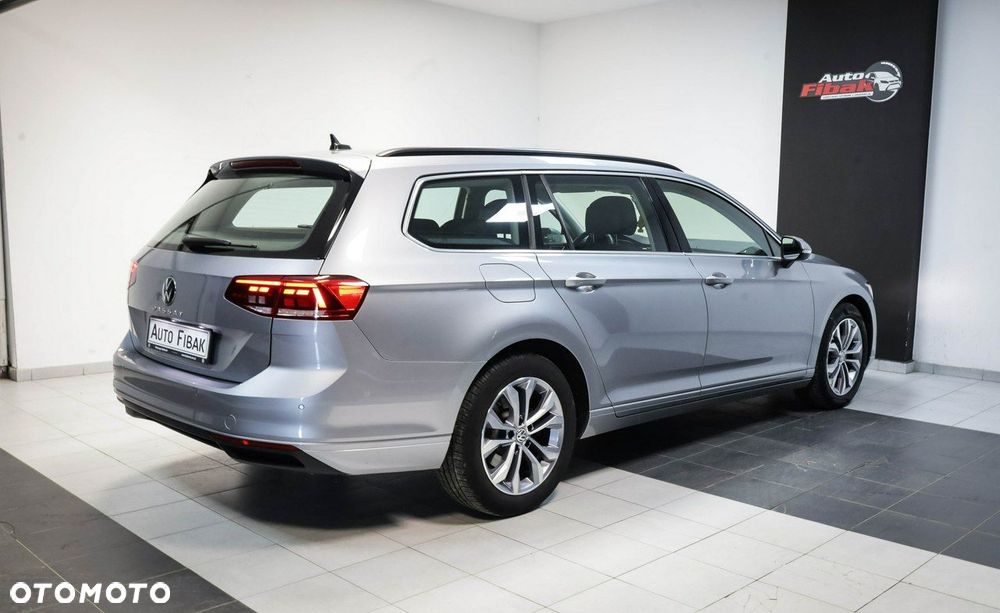 Volkswagen Passat - 12