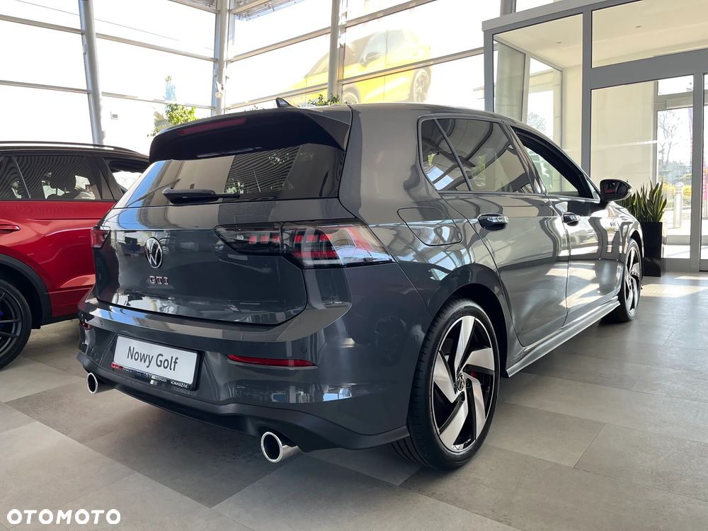 Volkswagen Golf - 2