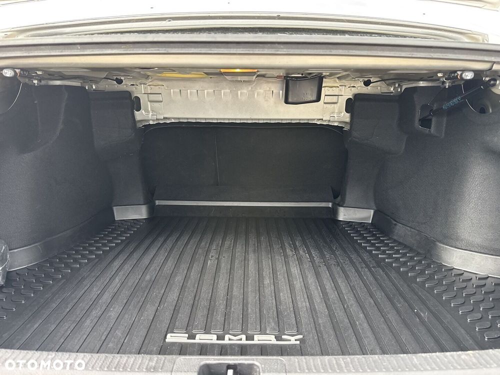 Toyota Camry - 14