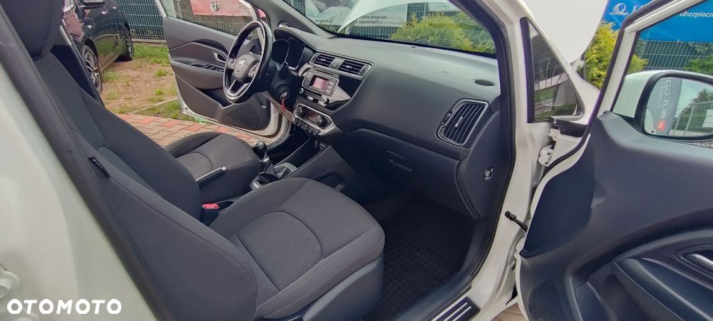 Kia Rio 1.2 L - 24