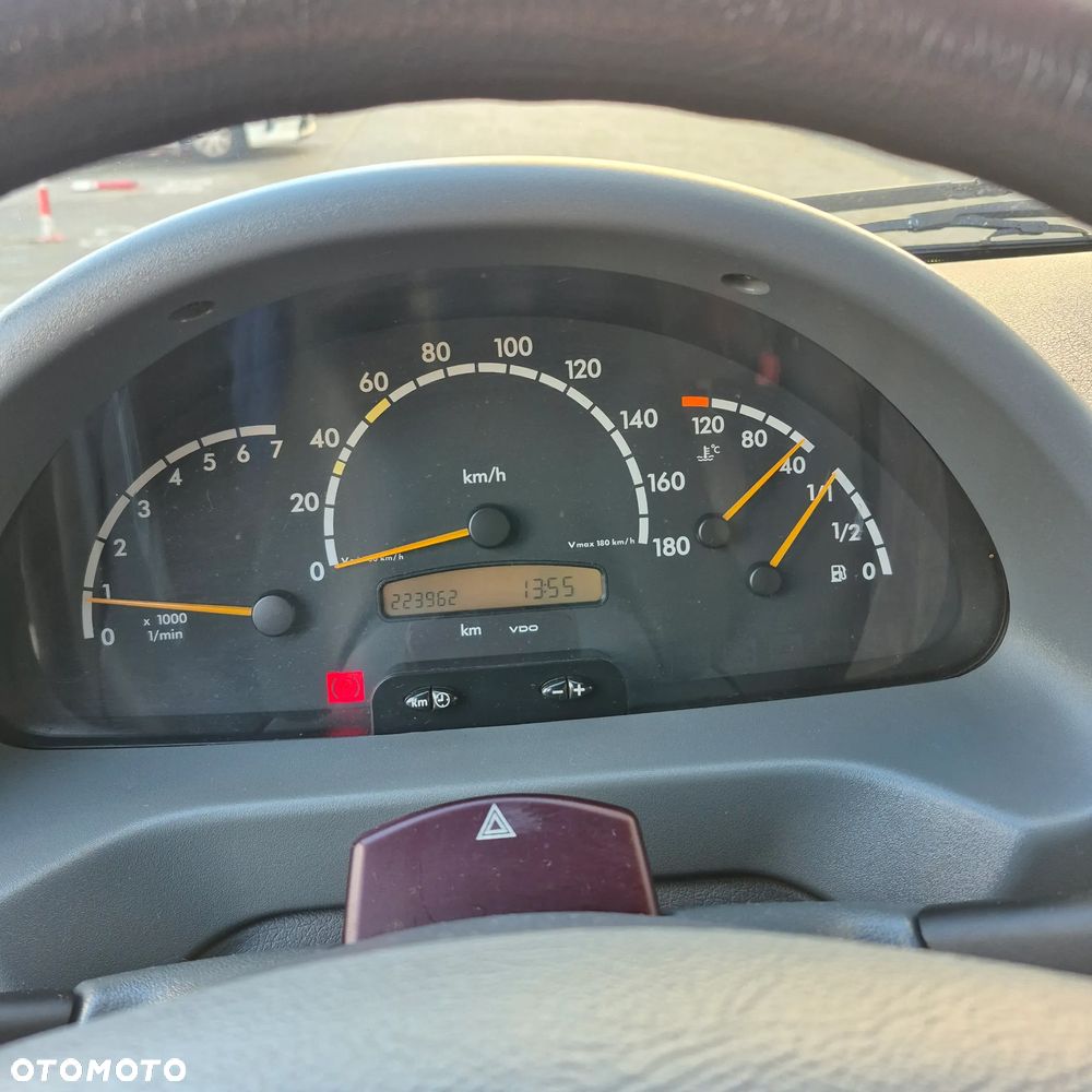 Mercedes-Benz Sprinter - 25