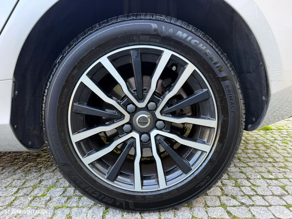 Volvo V40 2.0 D3 Momentum Geartronic - 25