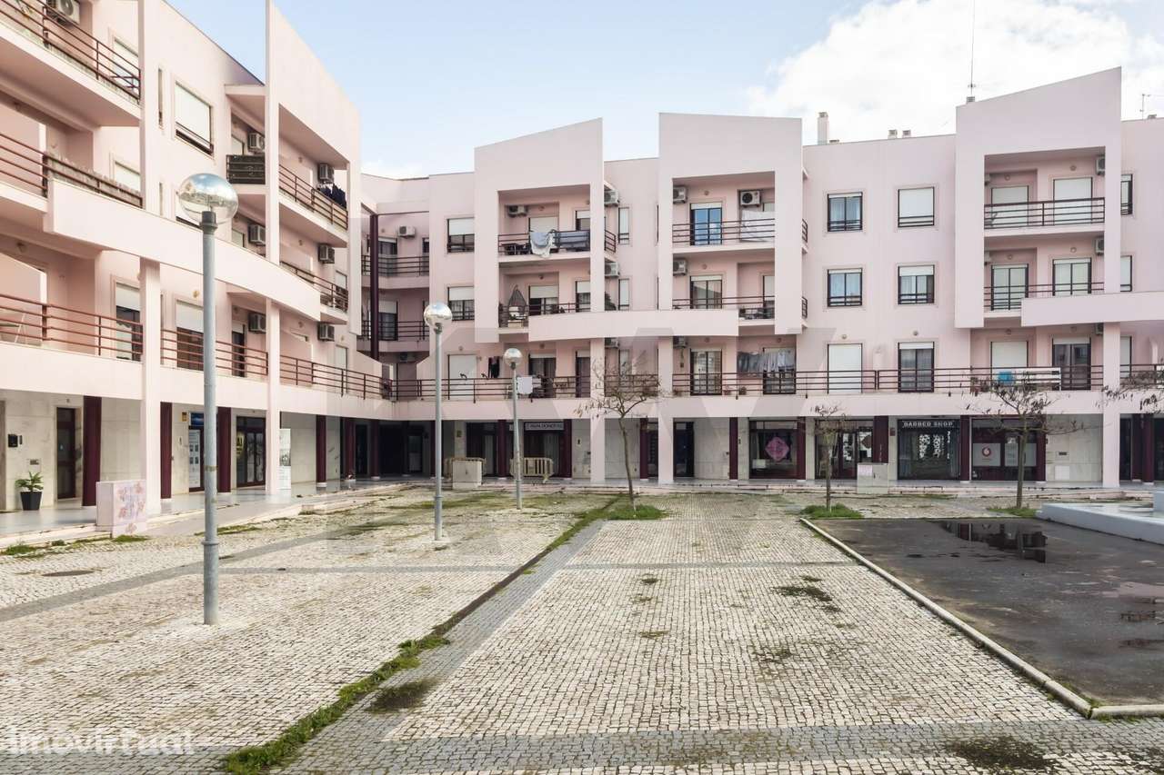 Apartamento Exclusivo T3 com Varandas, Garagem , Em Frente à Estação - Grande imagem: 3/47