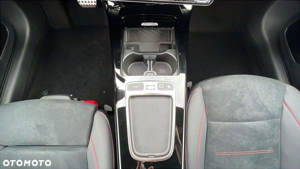 Mercedes-Benz CLA - 11