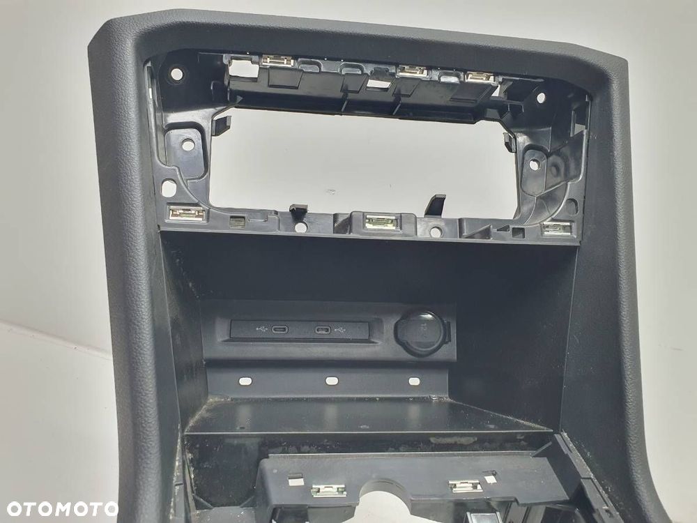 TUNEL ŚRODKOWY Z PODŁOKIETNIKIEM KRATKA NAWIEWU TYŁ TIGUAN II CZARNY EU - 6