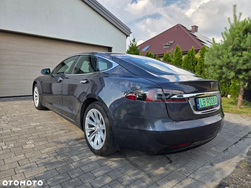 Tesla Model S - 5