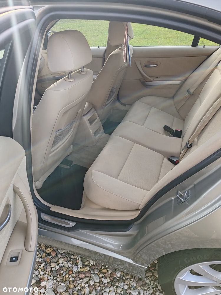 BMW Seria 3 320i - 13