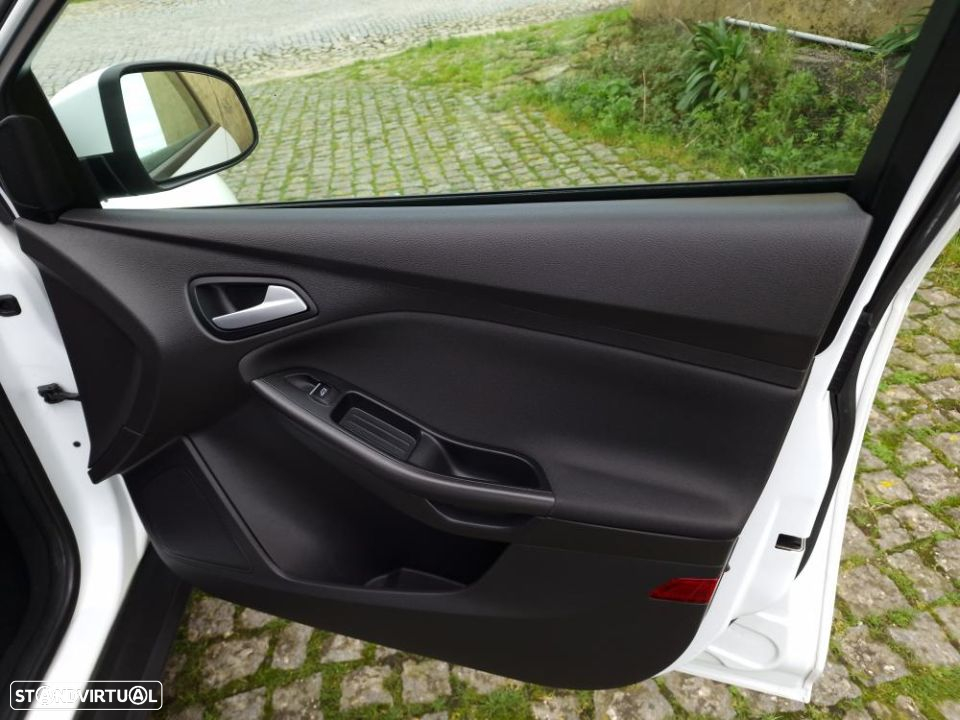 Ford Focus 1.0 SCTi Titanium Best - 4