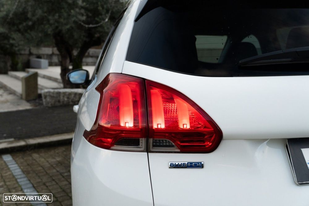 Peugeot 2008 1.6 BlueHDi Style - 25
