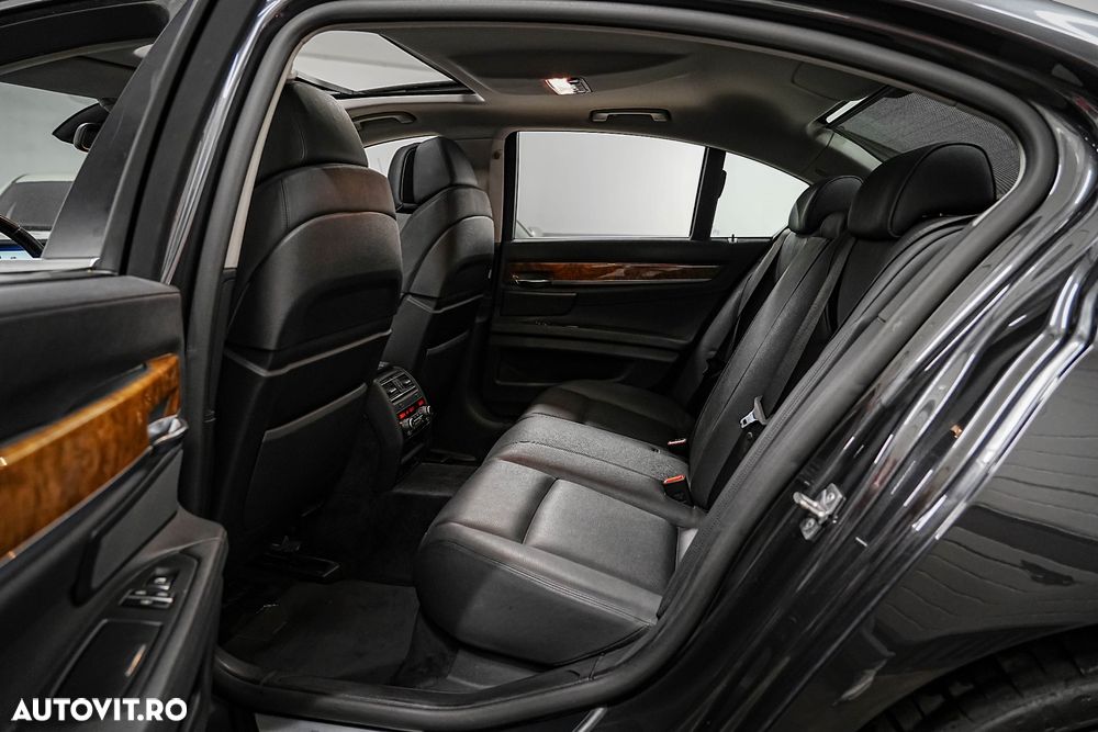 BMW Seria 7 - 23