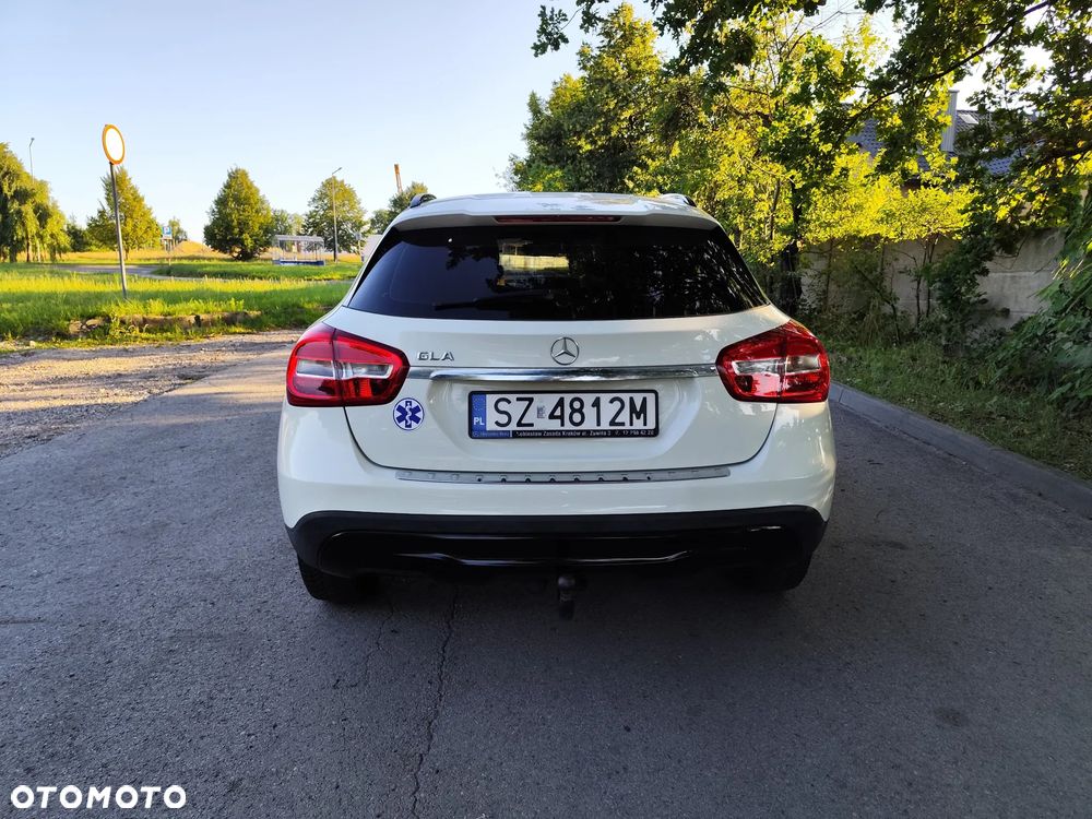 Mercedes-Benz GLA 180 (CDI) d Urban - 12