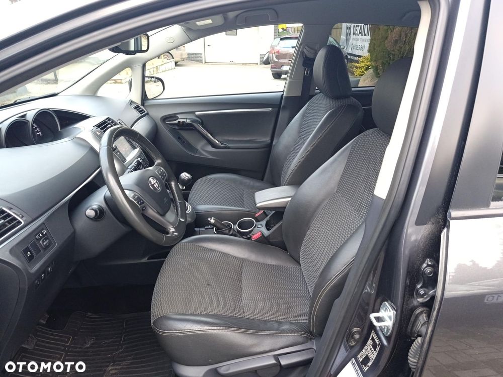 Toyota Verso 1.8 Premium EU6 - 25