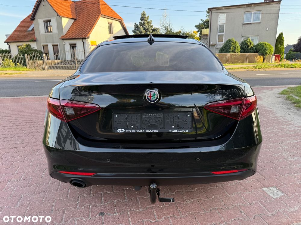 Alfa Romeo Giulia 2.2 AT8 Business - 14