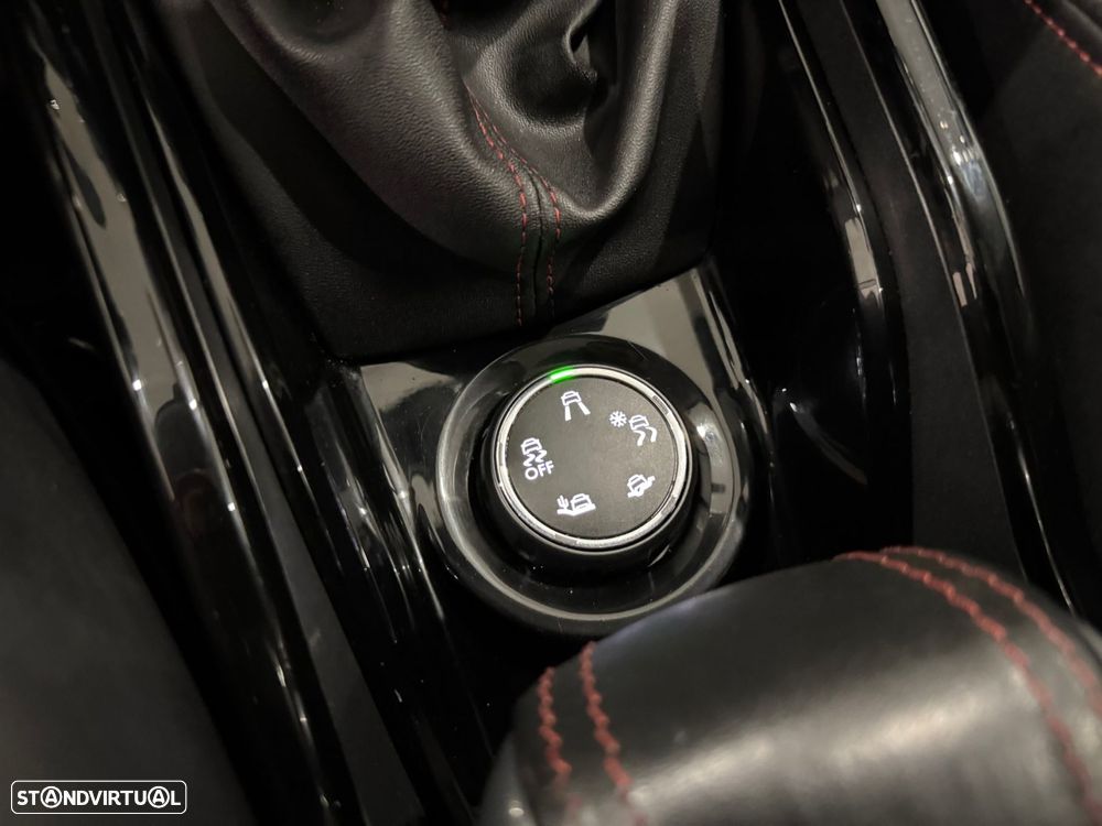 Peugeot 2008 1.6 BlueHDi GT Line - 42