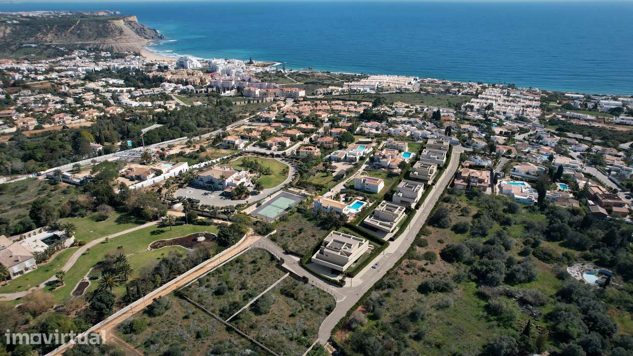 FANTÁSTICAS MORADIAS  DE ARQUITETURA CONTEMPORÂNEA COM VISTA MAR - PRA - Grande imagem: 3/8