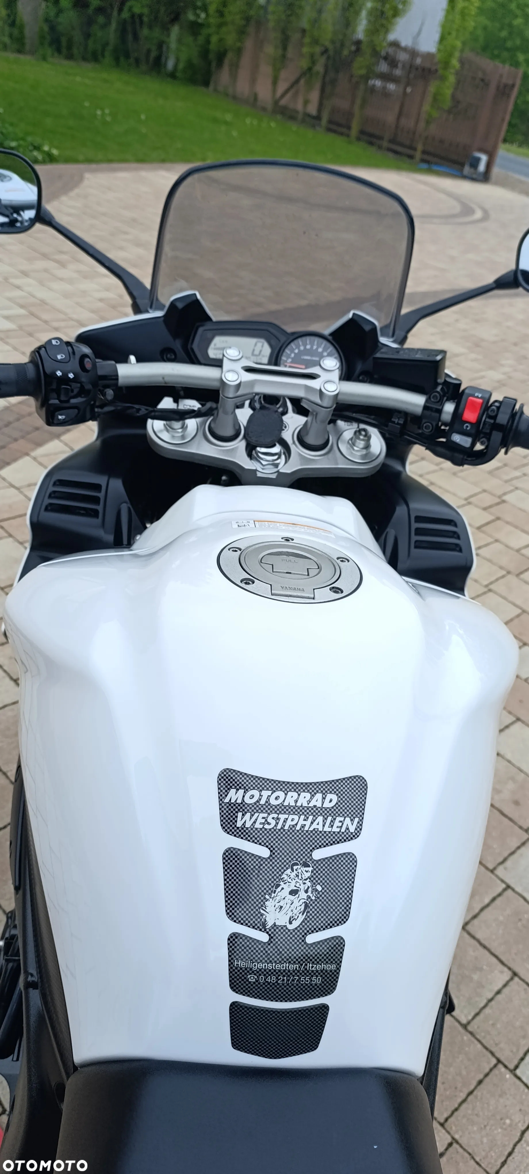 Yamaha FZ - 11