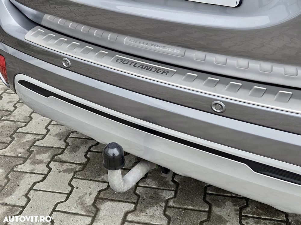 Mitsubishi Outlander - 38