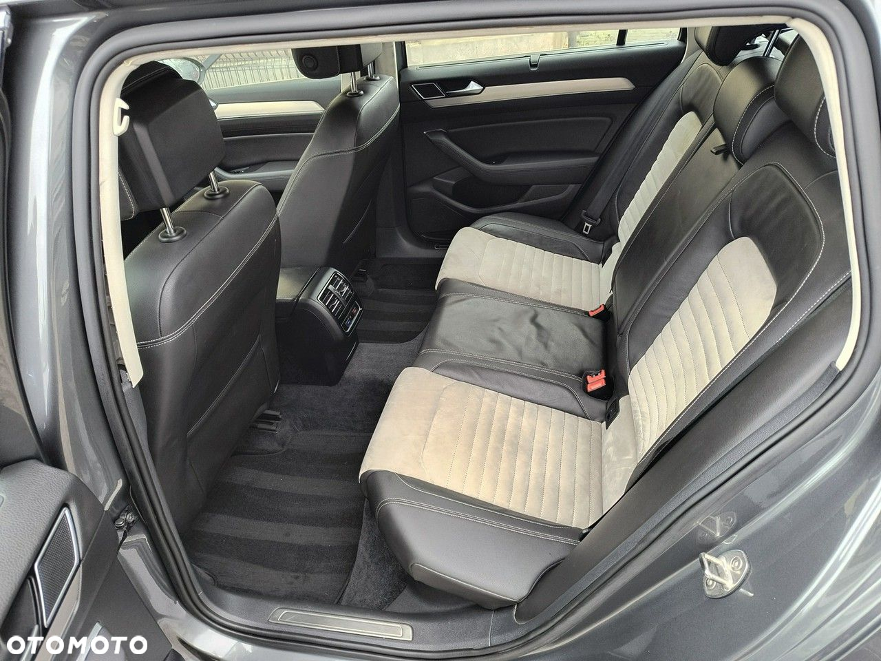 Volkswagen Passat Variant 2.0 TDI (BlueMotion Technology) Comfortline - 12