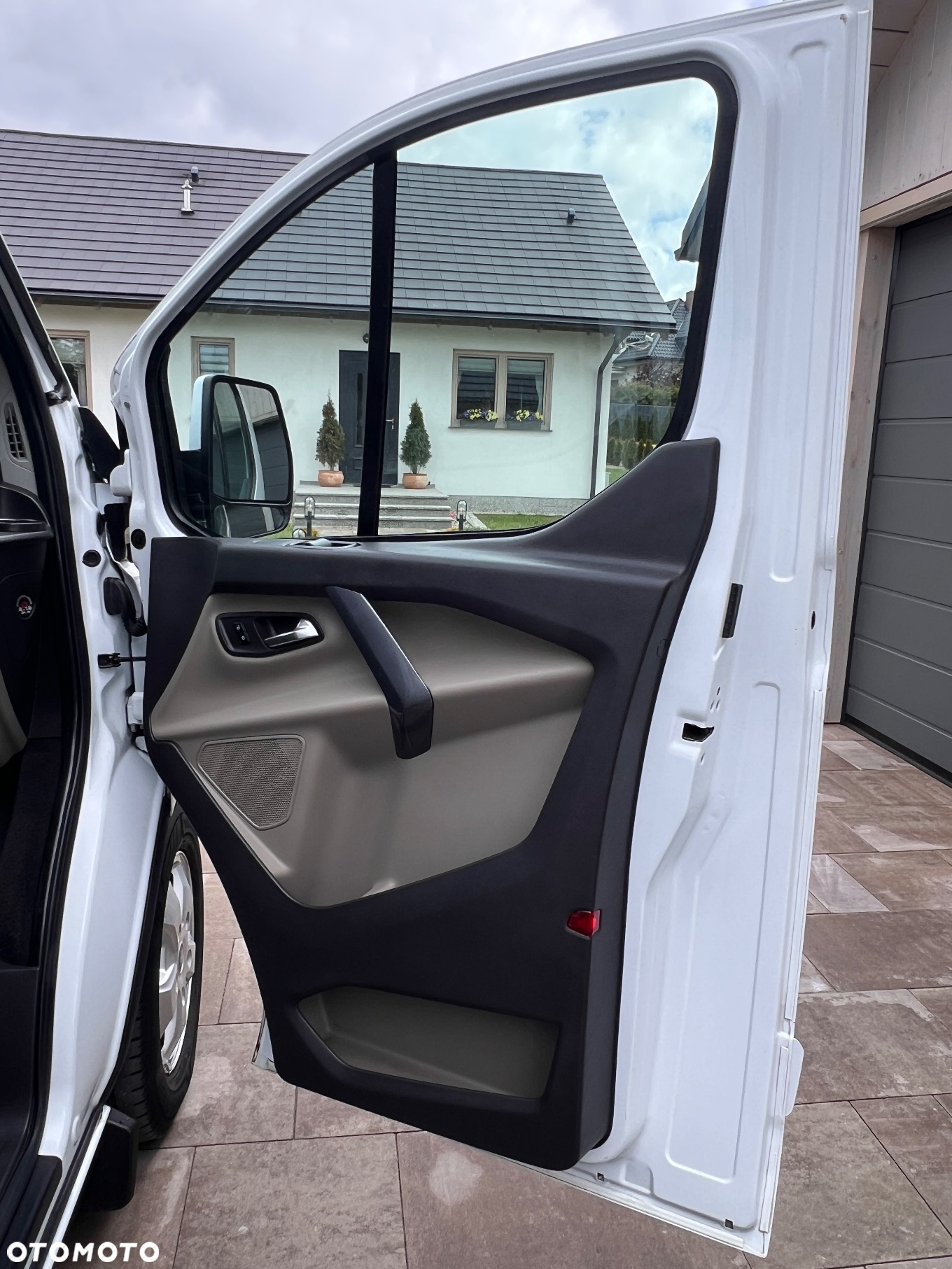 Ford Tourneo Custom 2.0 EcoBlue L1 Titanium - 28