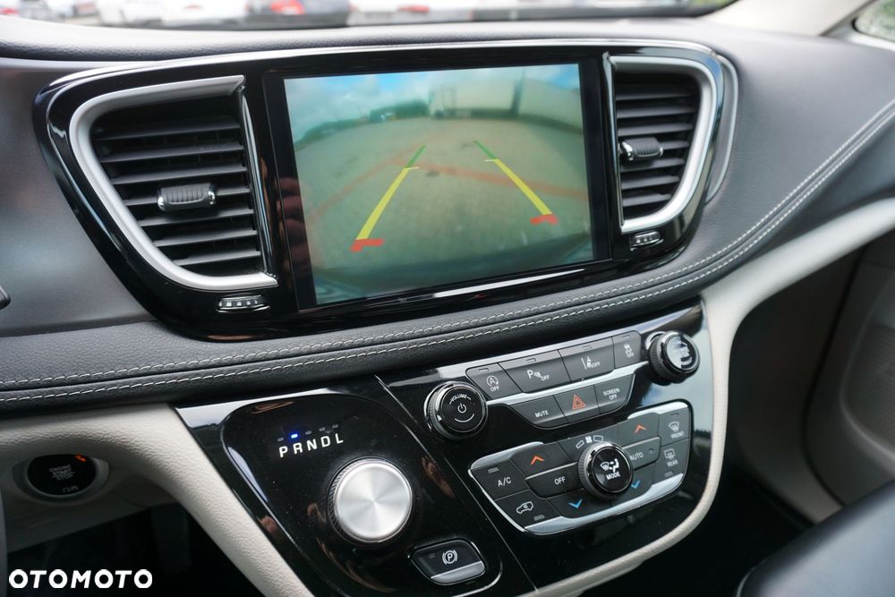 Chrysler Pacifica - 22