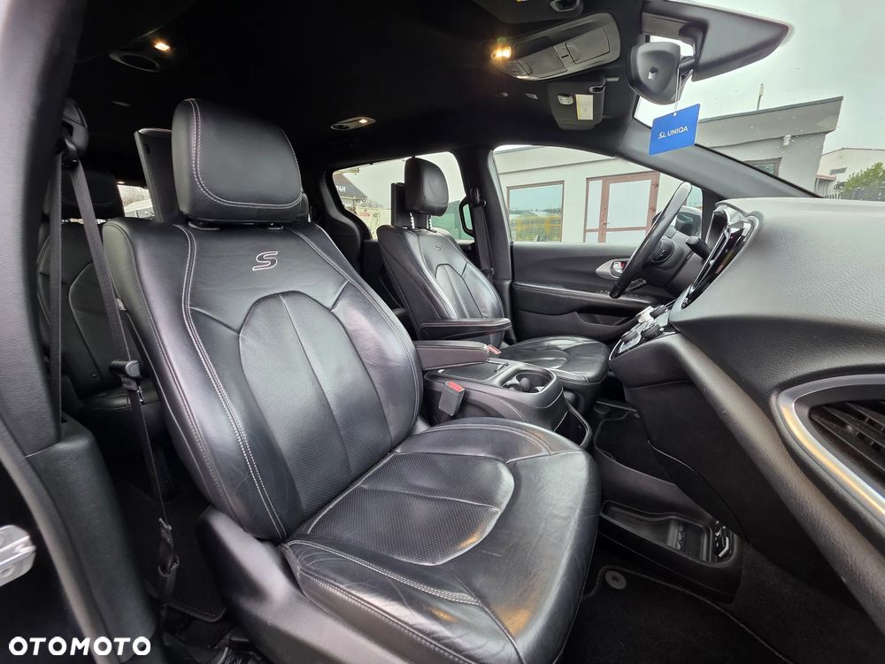 Chrysler Pacifica - 14