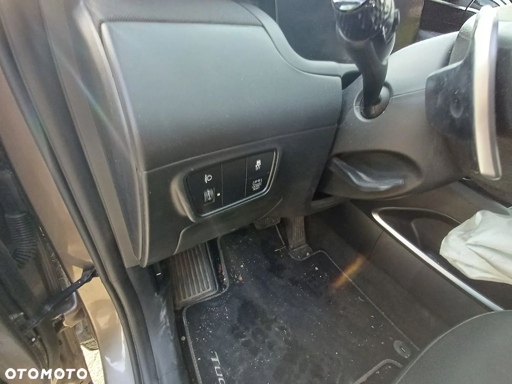 Hyundai Tucson 1.6 T-GDi HEV Executive 2WD - 24