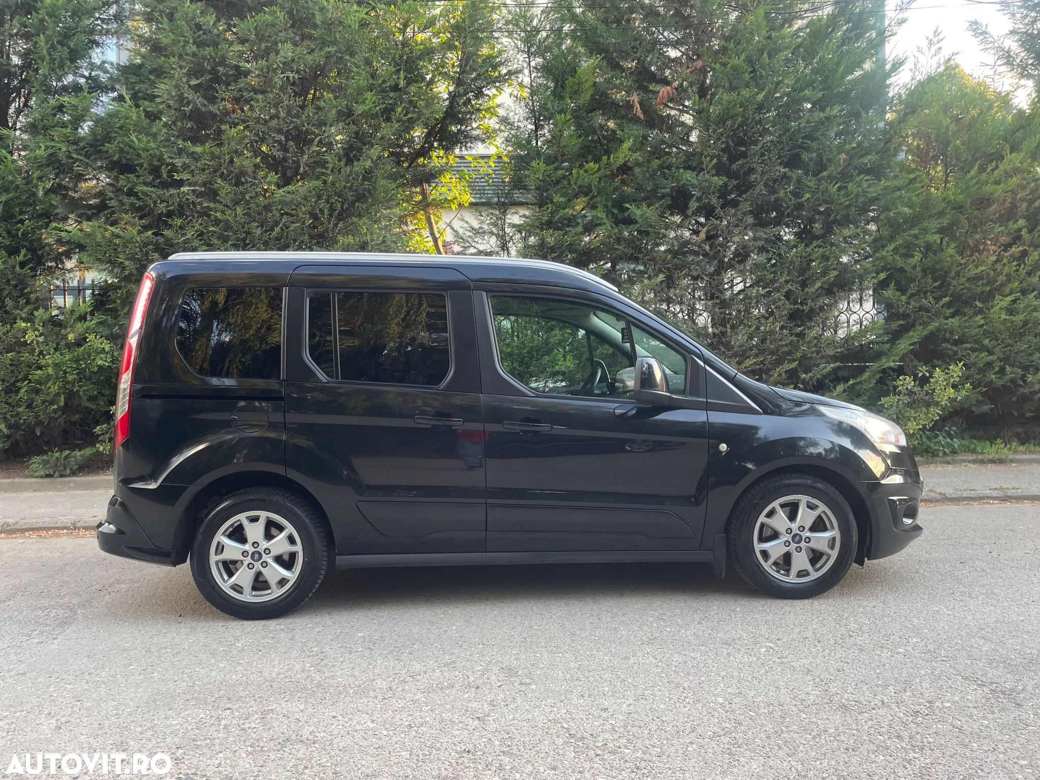 Ford Tourneo Connect 1.6 TDCi Start-Stop Titanium - 24