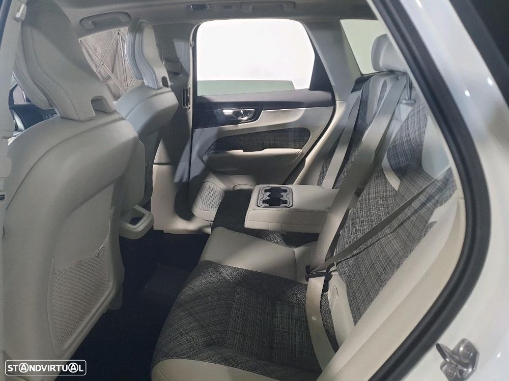 Volvo XC 60 2.0 T6 PHEV R-Design AWD - 7