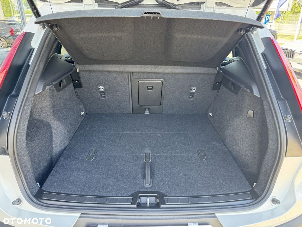 Volvo XC 40 B3 Plus Dark - 13