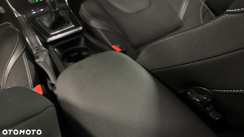 Volvo V40 - 23