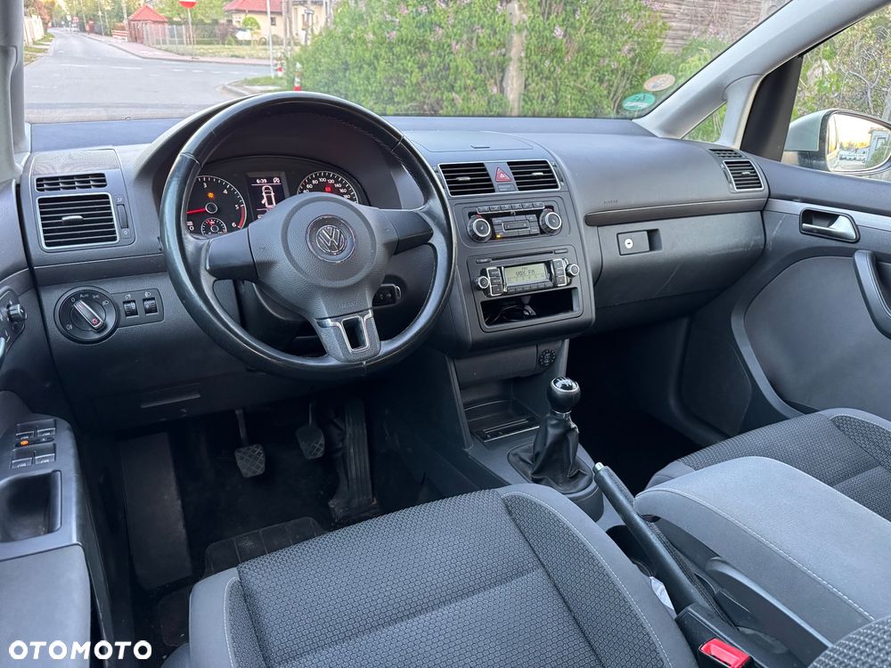 Volkswagen Touran 1.6 TDI DPF BlueMotion Technology Highline - 16