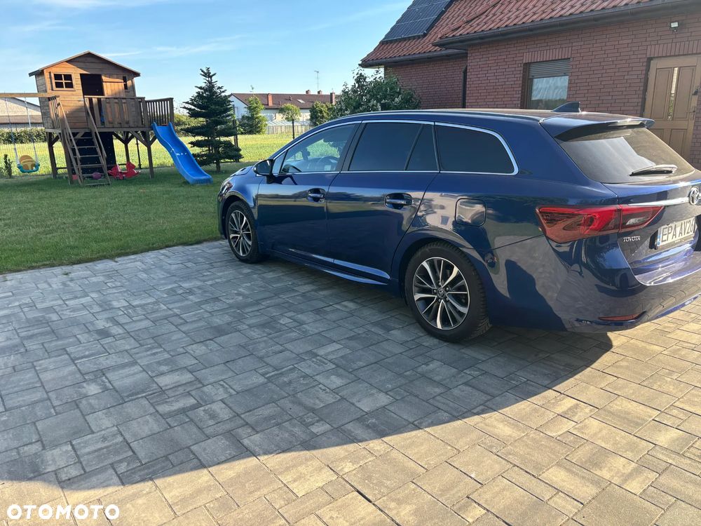 Toyota Avensis 1.8 Premium - 15