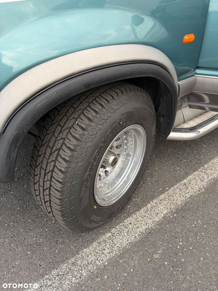 Ford Explorer Standard - 32