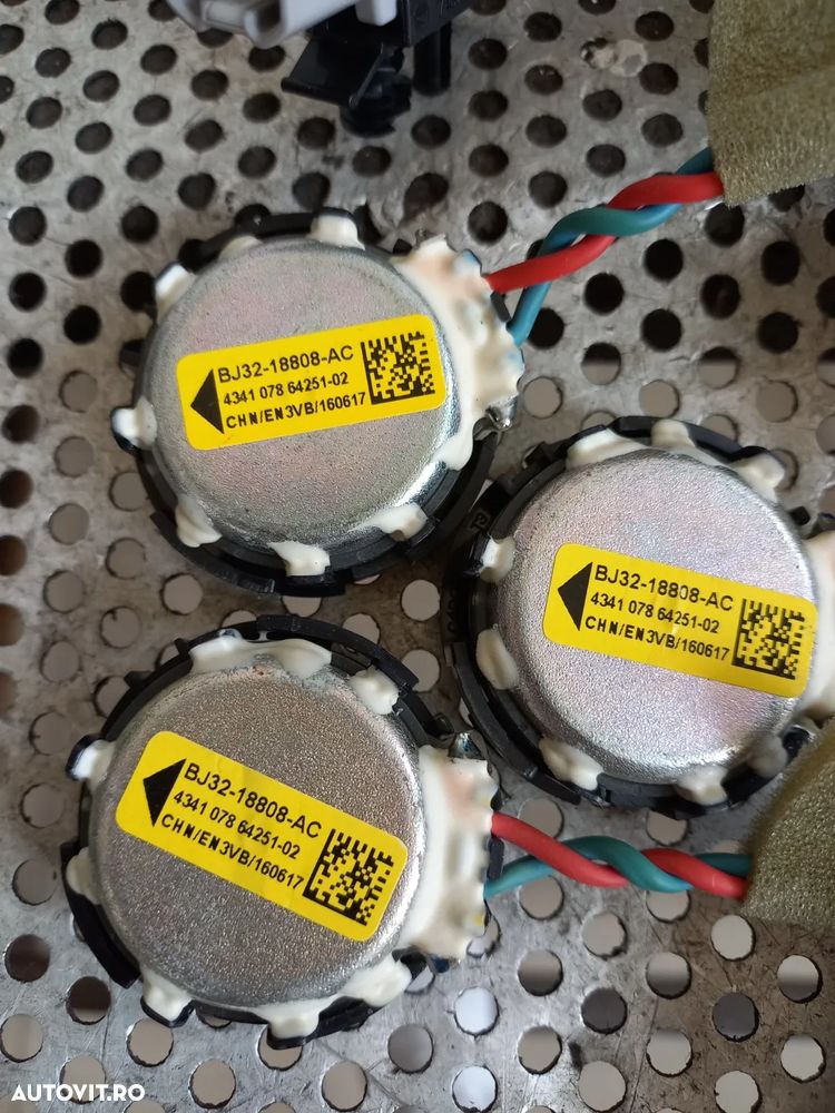 Difuzor Tweeter Land Rover Range Rover Evoque Discovery Sport An 2012-2013-2014-2015-2016-2017-2018 Dezmembrez Range Rover Evoque Facelift An 2015-2016-2017-2018-2019 2.0 D Automat 4x4 Volan Stanga - Dezmembrari Arad - 5