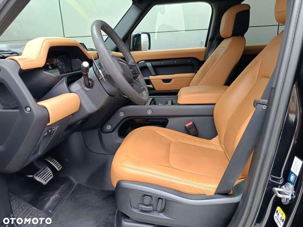 Land Rover Defender - 26