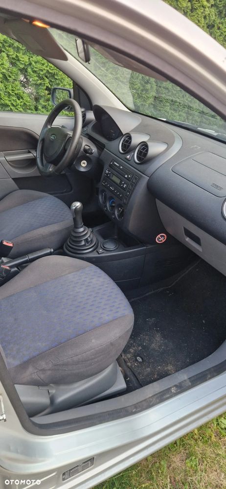 Ford Fiesta 1.4 Ambiente - 12