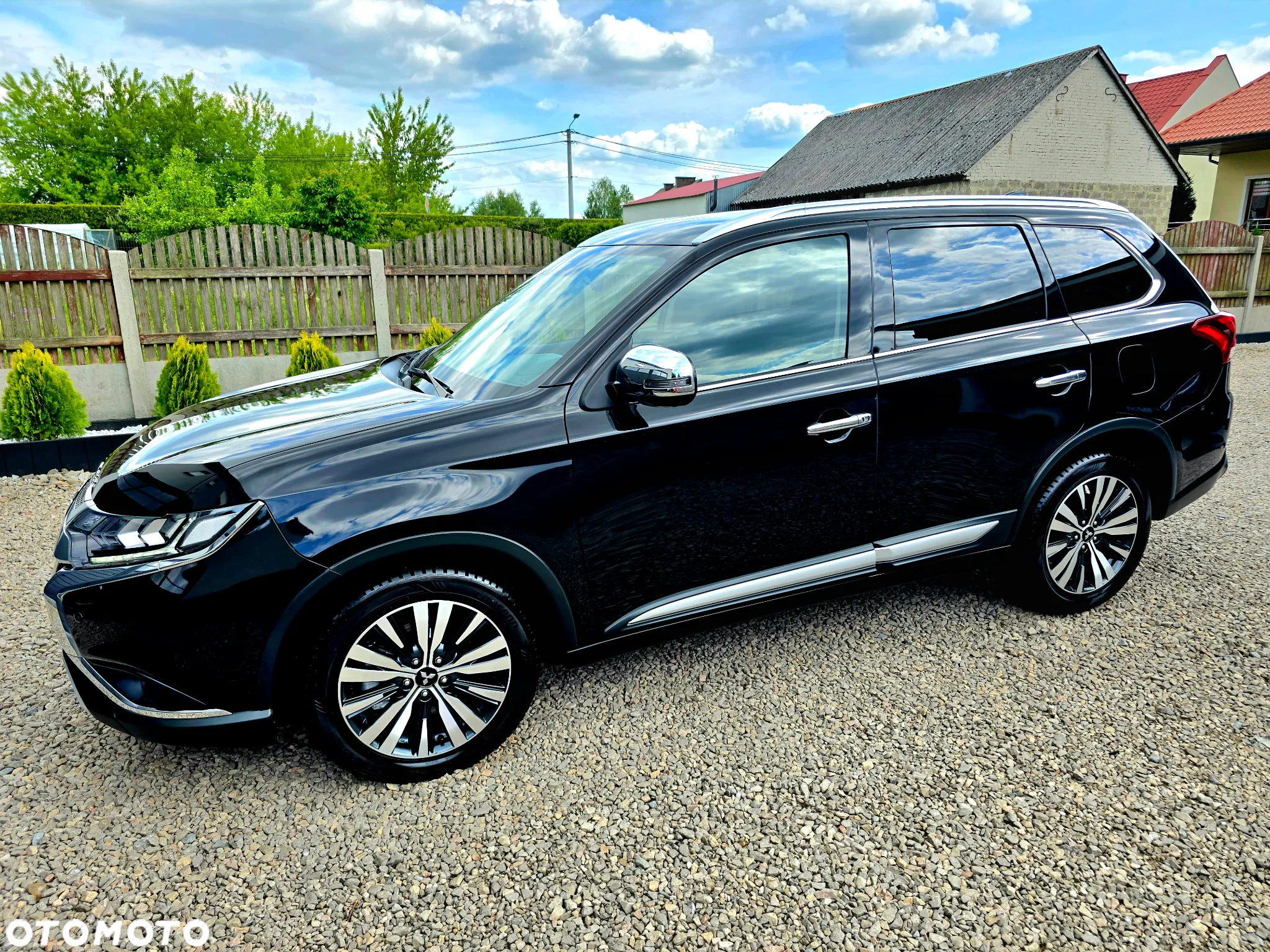 Mitsubishi Outlander 2.0 Instyle + 4WD CVT - 32