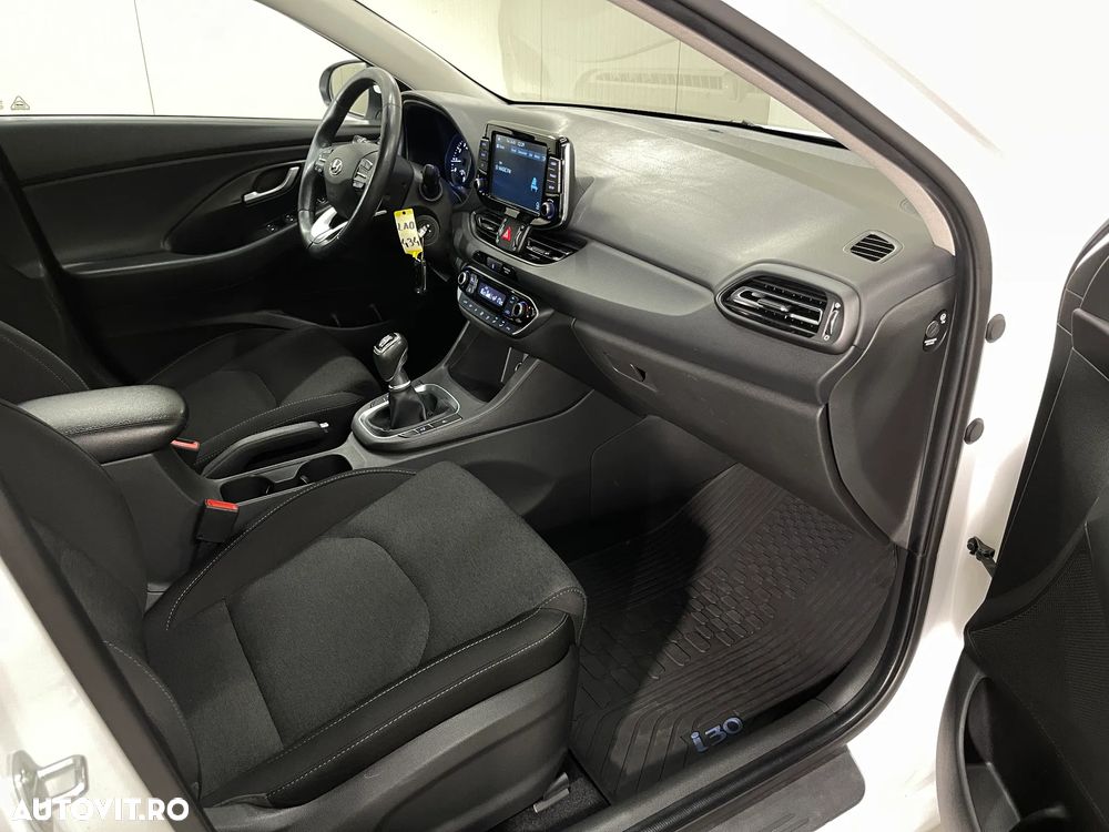 Hyundai i30 1.5 110CP M/T Highway - 10