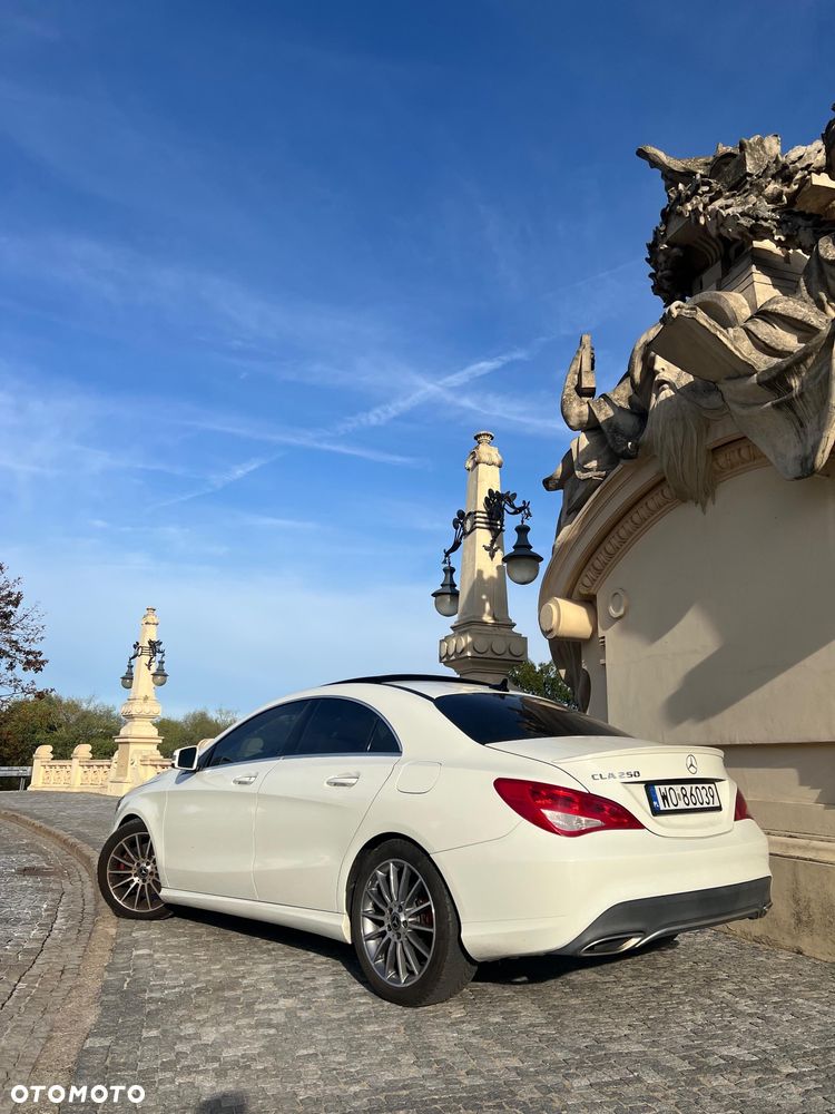 Mercedes-Benz CLA 250 7G-DCT - 16