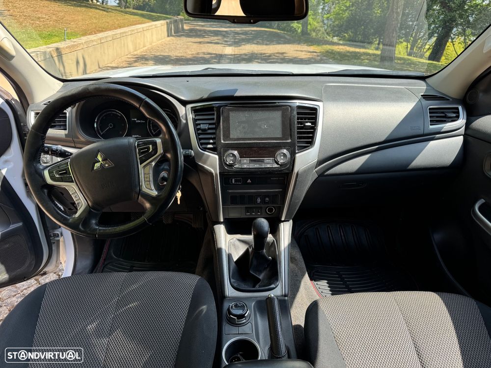 Mitsubishi L200 Pick Up 4x4 S&S Cabine Dupla Select - 14