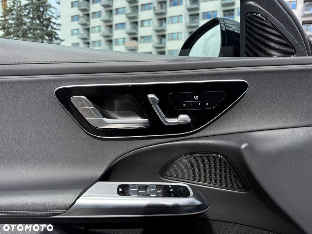 Mercedes-Benz Klasa E 220 d mHEV 4-Matic AMG 9G-Tronic - 25