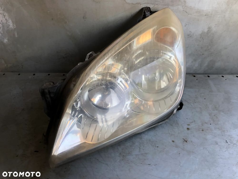 LA-52 . Lampa Lewy Przód 13239286 LH Opel Astra H 2006R Angielska 1LG270370-43 - Gwarancja Wysyłka
