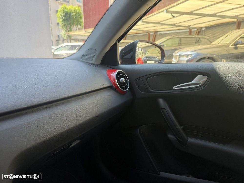 Audi A1 Sportback 1.6 TDI S-line - 31