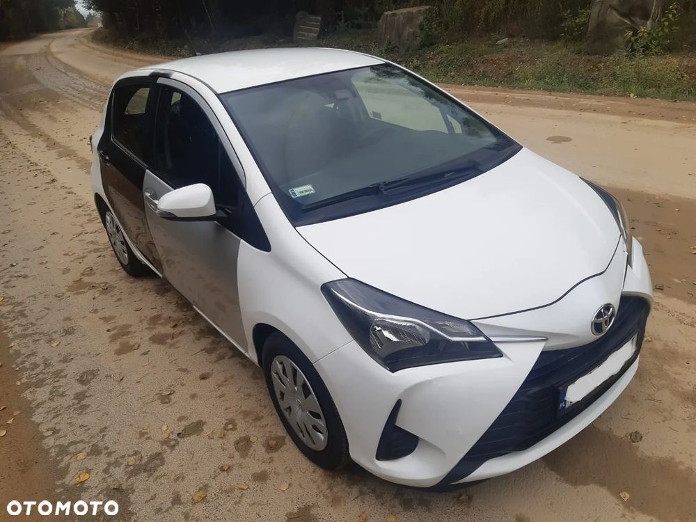 Toyota Yaris - 10