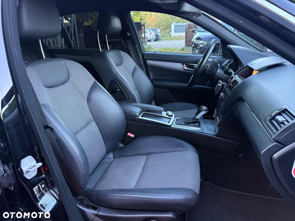 Mercedes-Benz Klasa C 180 CGI Automatik BlueEFFICIENCY Avantgarde - 29