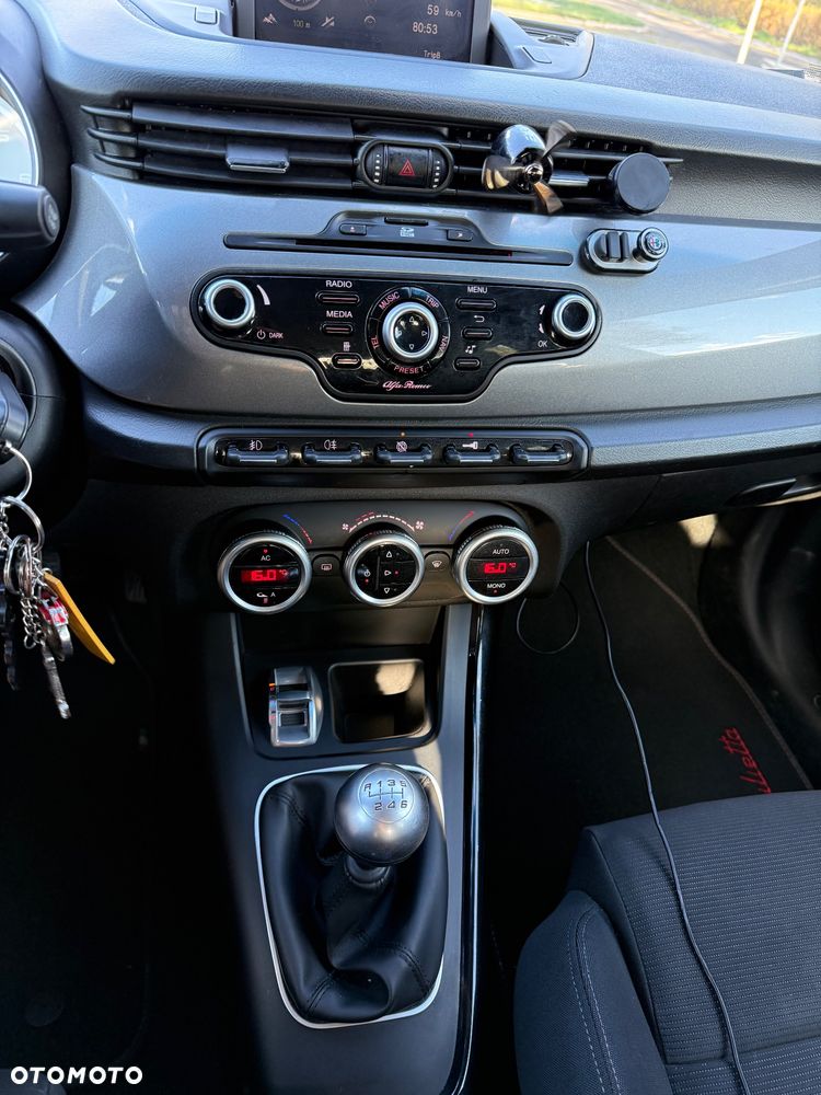Alfa Romeo Giulietta 1.6 JTDM Distinctive - 10