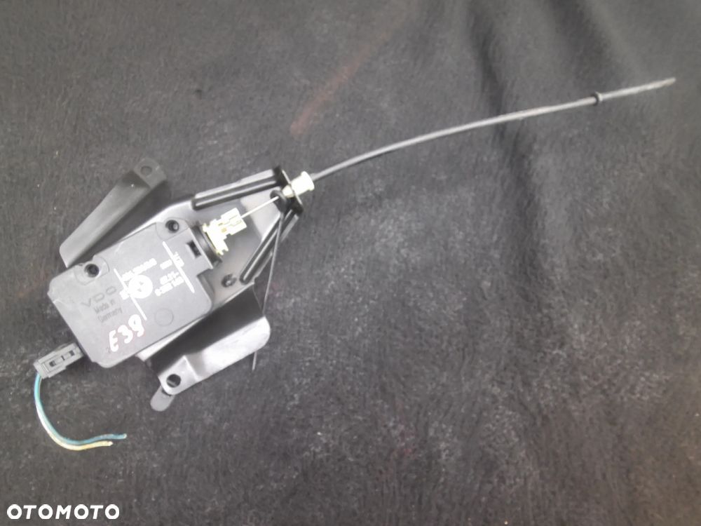 SIŁOWNIK KLAPKI PALIWA BMW E39 8352168 POSIADAM 2 SZT - 1