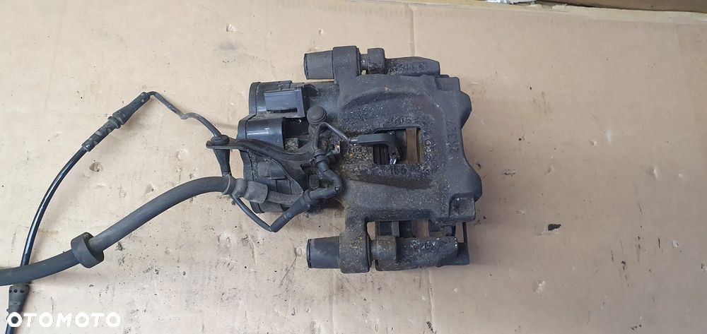 Zacisk hamulcowy prawy tył tylny prawy Land Rover Discovery Sport L550 FK72-2K327-BE - 2